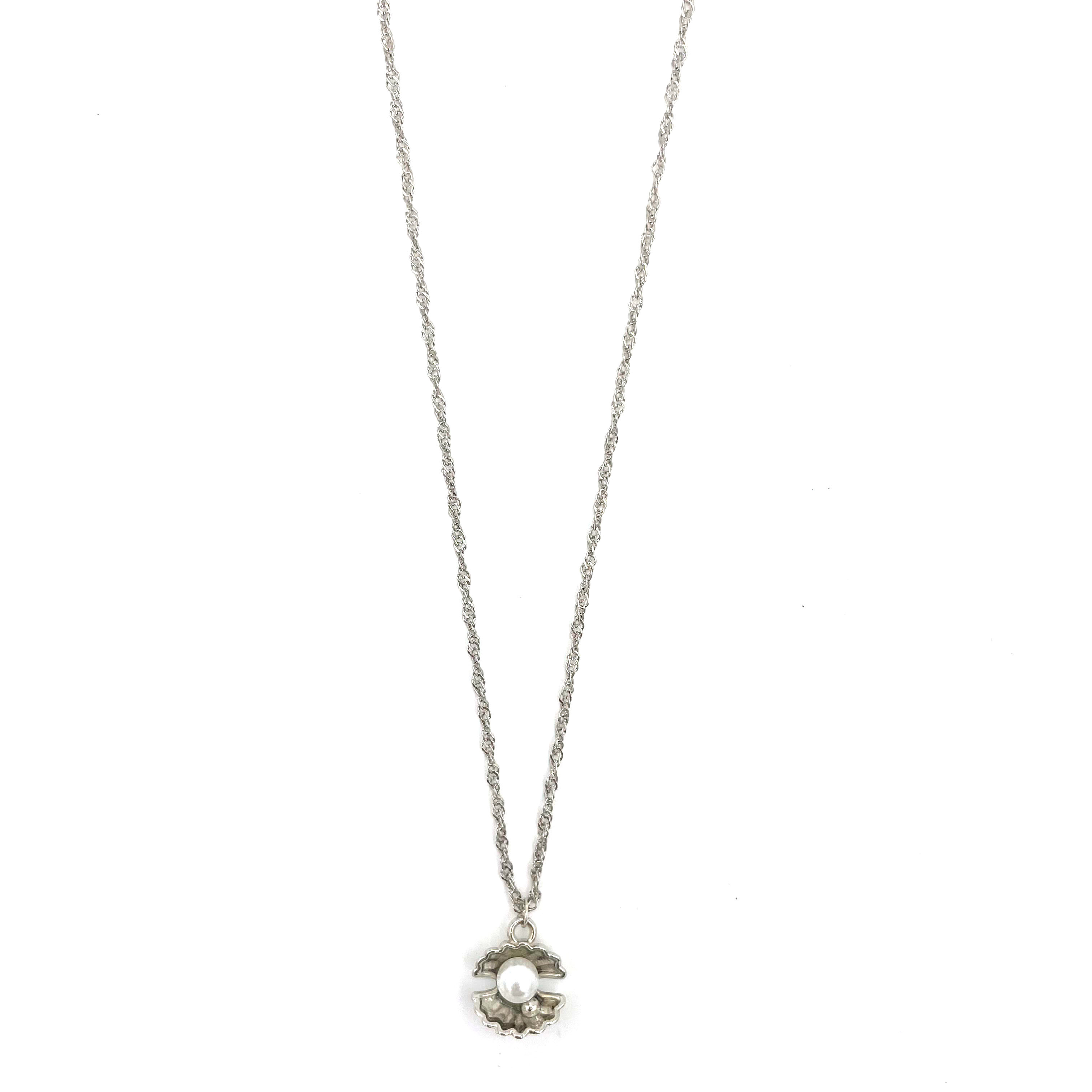 Pearl oyster necklace