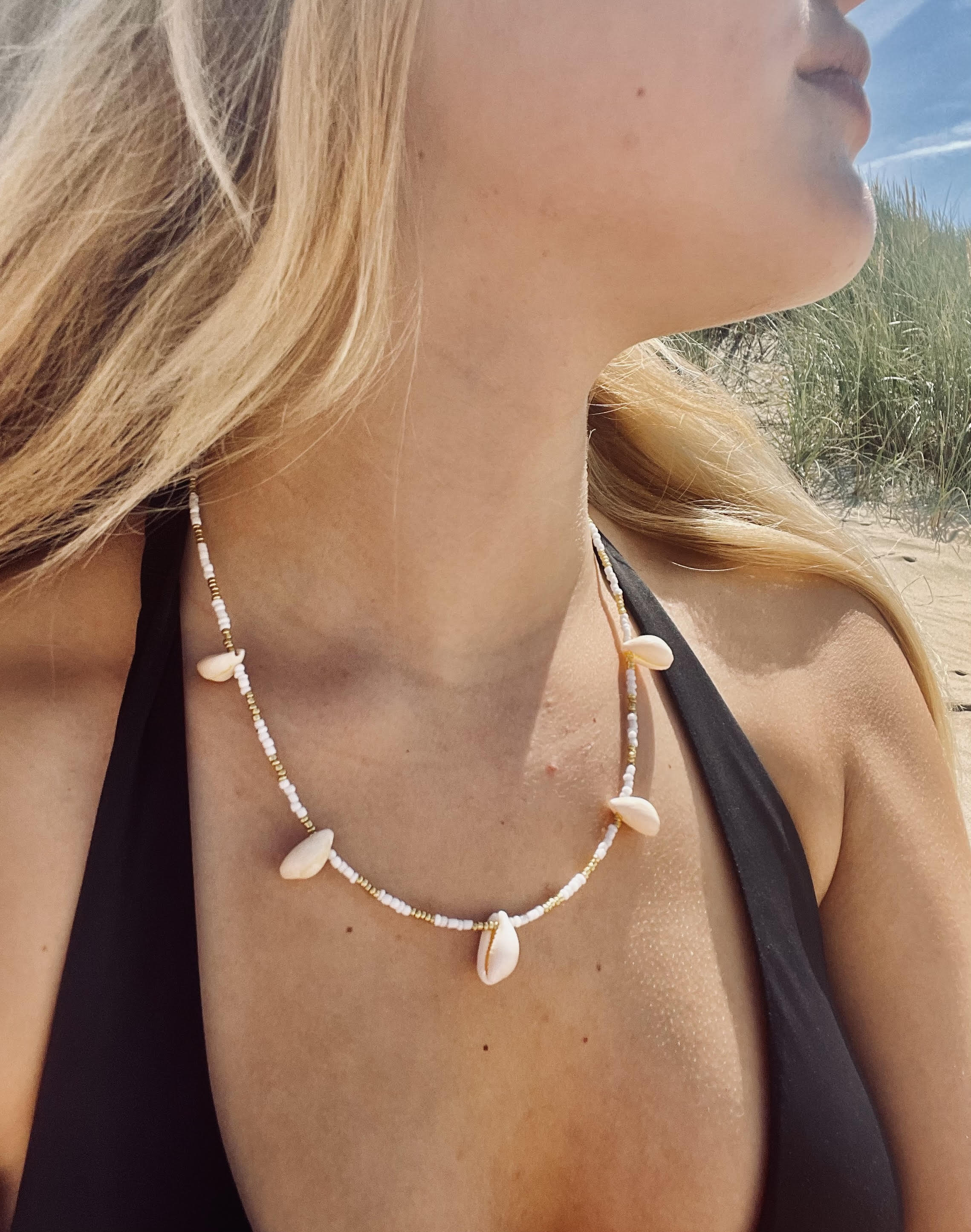 White gold shell necklace